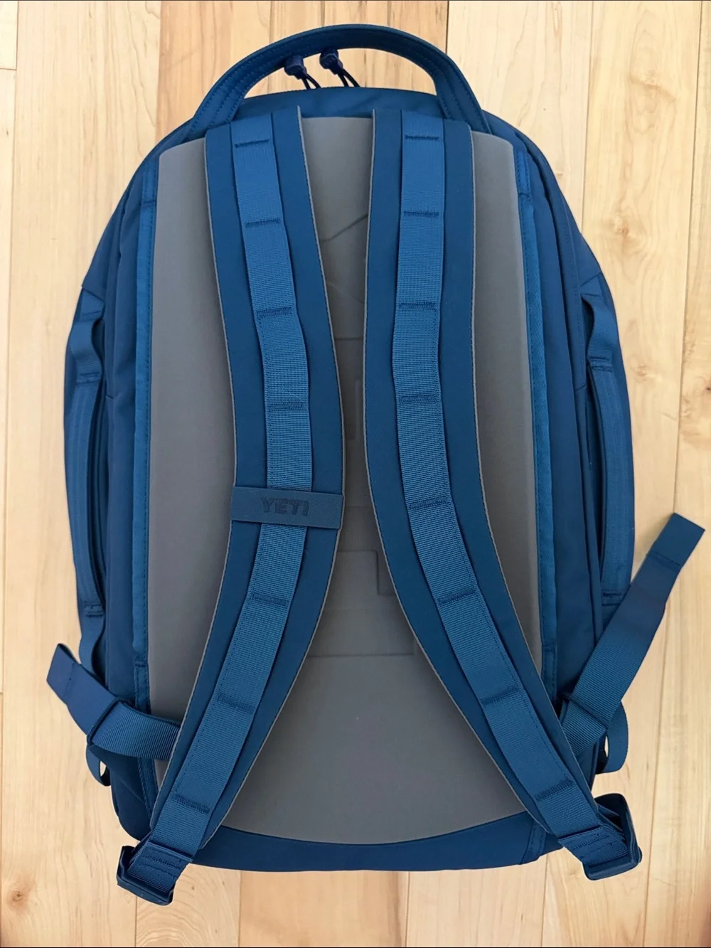 NWT Yeti Crossroads Backpack — Navy